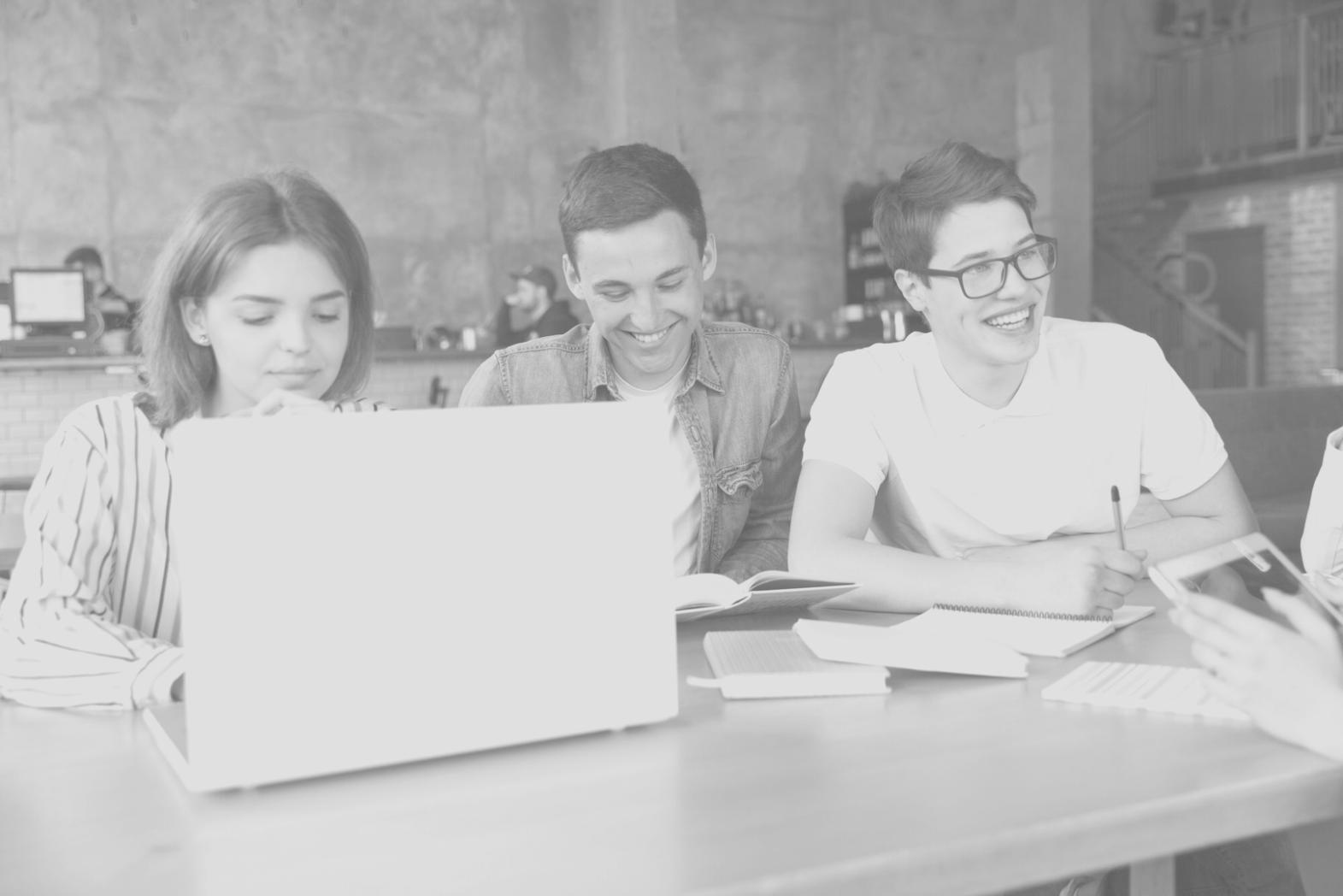 Session d'analyse financière en groupe
